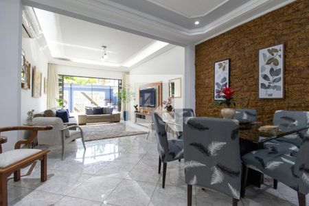 Sala de casa à venda com 4 quartos, 247m² em Vila Monumento, São Paulo