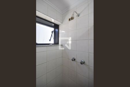 Apartamento à venda com 190m², 4 quartos e 3 vagasChuveiro do Banheiro da Suíte 2