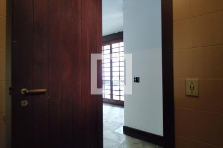 Casa para alugar com 1100m², 4 quartos e 6 vagas Casa para alugar com 1100m², 4 quartos e 6 vagasCozinha 2