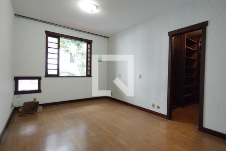 Casa para alugar com 1100m², 4 quartos e 6 vagas Casa para alugar com 1100m², 4 quartos e 6 vagasQuarto 1 - Suíte