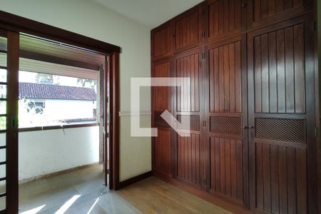 Casa para alugar com 1100m², 4 quartos e 6 vagas Casa para alugar com 1100m², 4 quartos e 6 vagasQuarto 4 - Armários
