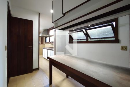 Casa para alugar com 1100m², 4 quartos e 6 vagas Casa para alugar com 1100m², 4 quartos e 6 vagasCopa