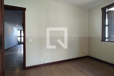 Casa para alugar com 1100m², 4 quartos e 6 vagas Casa para alugar com 1100m², 4 quartos e 6 vagasQuarto 4 - Armários