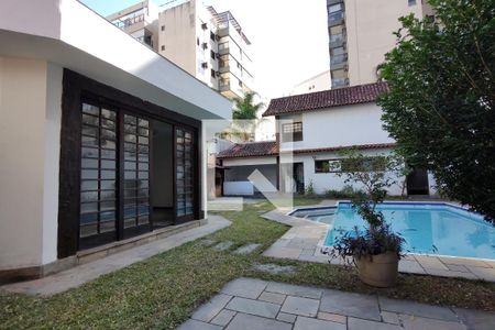 Casa para alugar com 1100m², 4 quartos e 6 vagas Casa para alugar com 1100m², 4 quartos e 6 vagasPiscina