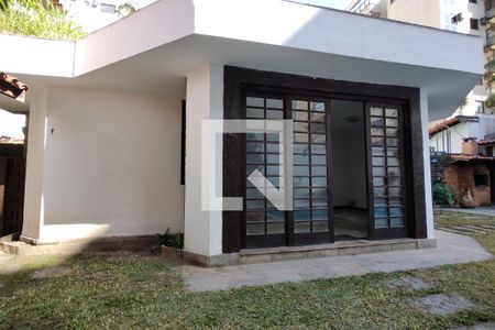 Casa para alugar com 1100m², 4 quartos e 6 vagas Casa para alugar com 1100m², 4 quartos e 6 vagasÁrea comum