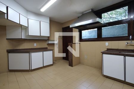 Casa para alugar com 1100m², 4 quartos e 6 vagas Casa para alugar com 1100m², 4 quartos e 6 vagasCozinha - Armários