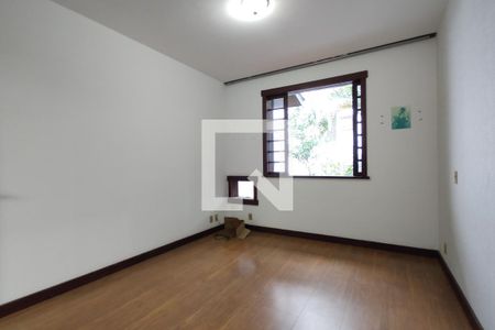 Casa para alugar com 1100m², 4 quartos e 6 vagas Casa para alugar com 1100m², 4 quartos e 6 vagasQuarto 1 - Suíte