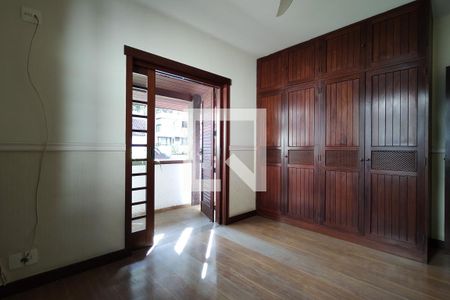 Casa para alugar com 1100m², 4 quartos e 6 vagas Casa para alugar com 1100m², 4 quartos e 6 vagasQuarto 4 - Armários