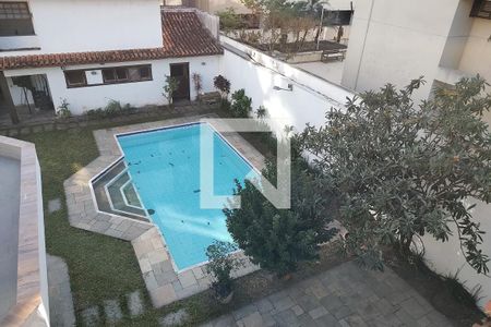 Casa para alugar com 1100m², 4 quartos e 6 vagas Casa para alugar com 1100m², 4 quartos e 6 vagasPiscina