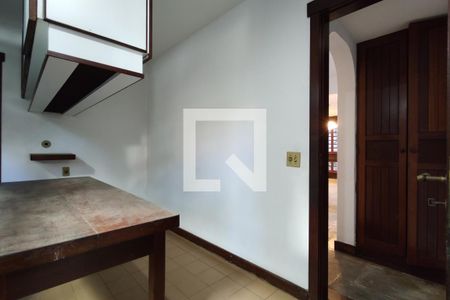 Casa para alugar com 1100m², 4 quartos e 6 vagas Casa para alugar com 1100m², 4 quartos e 6 vagasCopa