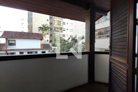 Casa para alugar com 1100m², 4 quartos e 6 vagas Casa para alugar com 1100m², 4 quartos e 6 vagasVaranda da Suíte