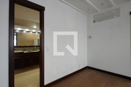Casa para alugar com 1100m², 4 quartos e 6 vagas Casa para alugar com 1100m², 4 quartos e 6 vagasQuarto 3 - Suíte