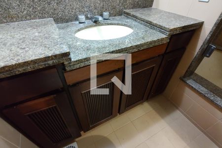 Casa para alugar com 1100m², 4 quartos e 6 vagas Casa para alugar com 1100m², 4 quartos e 6 vagasBanheiro da Suíte 1