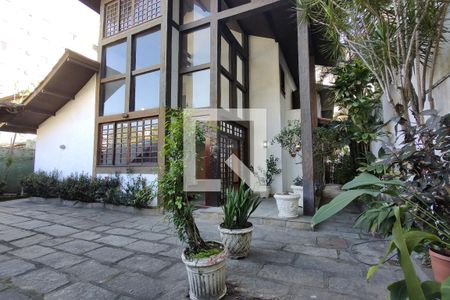 Casa para alugar com 1100m², 4 quartos e 6 vagas Casa para alugar com 1100m², 4 quartos e 6 vagasFachada