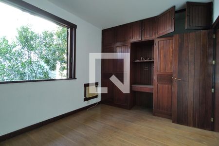 Casa para alugar com 1100m², 4 quartos e 6 vagas Casa para alugar com 1100m², 4 quartos e 6 vagasQuarto 2 - Armários