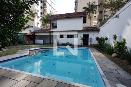 Casa para alugar com 1100m², 4 quartos e 6 vagas Casa para alugar com 1100m², 4 quartos e 6 vagasPiscina