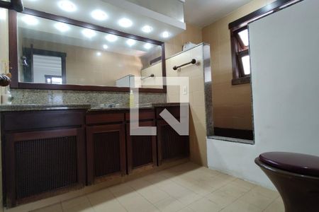 Casa para alugar com 1100m², 4 quartos e 6 vagas Casa para alugar com 1100m², 4 quartos e 6 vagasBanheiro da Suíte 3