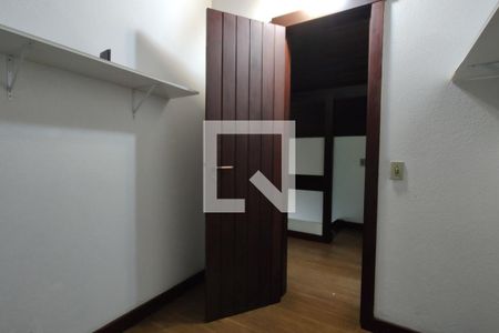 Casa para alugar com 1100m², 4 quartos e 6 vagas Casa para alugar com 1100m², 4 quartos e 6 vagasEscritório