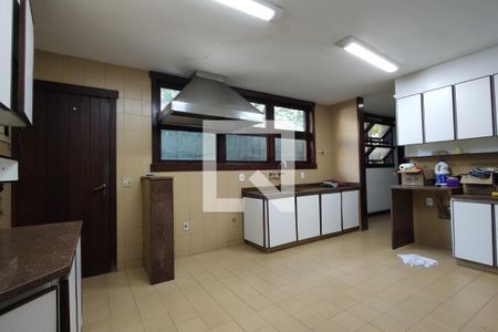 Casa para alugar com 1100m², 4 quartos e 6 vagas Casa para alugar com 1100m², 4 quartos e 6 vagasCozinha - Armários