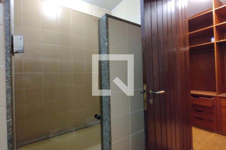 Casa para alugar com 1100m², 4 quartos e 6 vagas Casa para alugar com 1100m², 4 quartos e 6 vagasBanheiro da Suíte 1
