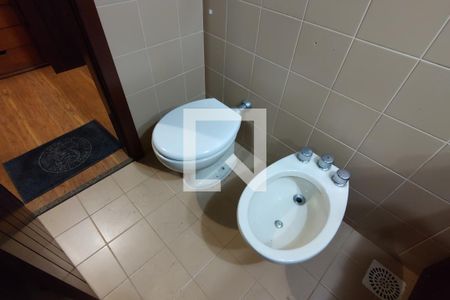 Casa para alugar com 1100m², 4 quartos e 6 vagas Casa para alugar com 1100m², 4 quartos e 6 vagasBanheiro da Suíte 1