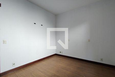 Casa para alugar com 1100m², 4 quartos e 6 vagas Casa para alugar com 1100m², 4 quartos e 6 vagasQuarto 2 - Armários