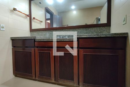 Casa para alugar com 1100m², 4 quartos e 6 vagas Casa para alugar com 1100m², 4 quartos e 6 vagasBanheiro Social 1