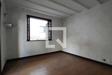 Casa para alugar com 1100m², 4 quartos e 6 vagas Casa para alugar com 1100m², 4 quartos e 6 vagasQuarto 3 - Suíte