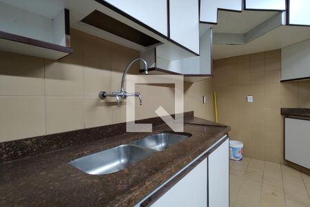 Casa para alugar com 1100m², 4 quartos e 6 vagas Casa para alugar com 1100m², 4 quartos e 6 vagasCozinha - Armários