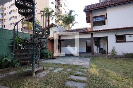 Casa para alugar com 1100m², 4 quartos e 6 vagas Casa para alugar com 1100m², 4 quartos e 6 vagasQuintal