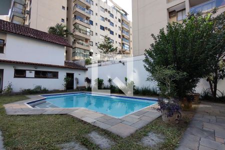 Casa para alugar com 1100m², 4 quartos e 6 vagas Casa para alugar com 1100m², 4 quartos e 6 vagasPiscina