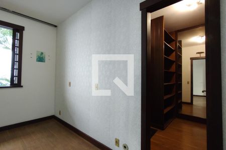 Casa para alugar com 1100m², 4 quartos e 6 vagas Casa para alugar com 1100m², 4 quartos e 6 vagasQuarto 1 - Suíte