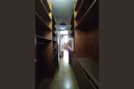 Casa para alugar com 1100m², 4 quartos e 6 vagasCloset da suíte 3
