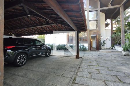 Casa para alugar com 1100m², 4 quartos e 6 vagas Casa para alugar com 1100m², 4 quartos e 6 vagasGaragem
