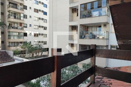 Casa para alugar com 1100m², 4 quartos e 6 vagas Casa para alugar com 1100m², 4 quartos e 6 vagasVaranda