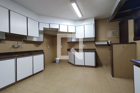 Casa para alugar com 1100m², 4 quartos e 6 vagas Casa para alugar com 1100m², 4 quartos e 6 vagasCozinha - Armários
