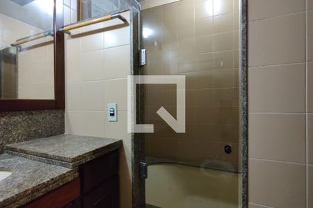 Casa para alugar com 1100m², 4 quartos e 6 vagas Casa para alugar com 1100m², 4 quartos e 6 vagasBanheiro da Suíte 1