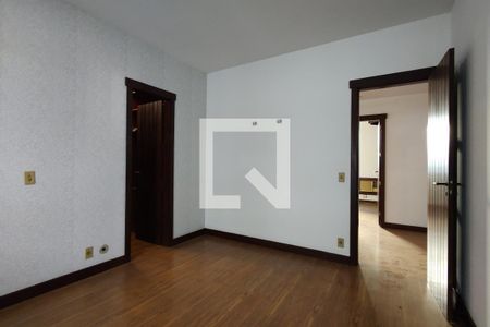 Casa para alugar com 1100m², 4 quartos e 6 vagas Casa para alugar com 1100m², 4 quartos e 6 vagasQuarto 1 - Suíte