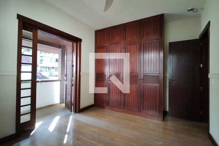 Casa para alugar com 1100m², 4 quartos e 6 vagas Casa para alugar com 1100m², 4 quartos e 6 vagasQuarto 4 - Armários