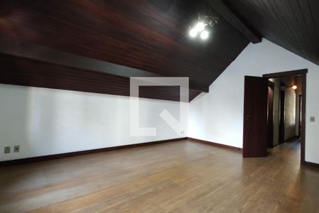 Casa para alugar com 1100m², 4 quartos e 6 vagas Casa para alugar com 1100m², 4 quartos e 6 vagasQuaro 5