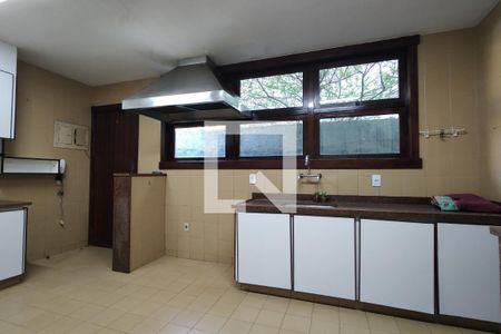 Casa para alugar com 1100m², 4 quartos e 6 vagas Casa para alugar com 1100m², 4 quartos e 6 vagasCozinha - Armários