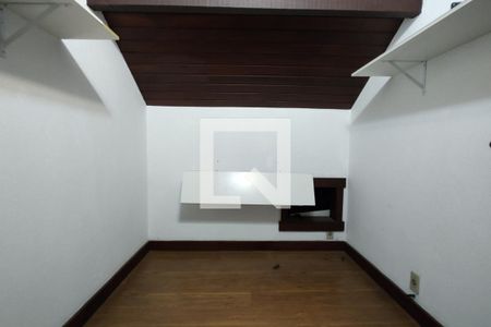 Casa para alugar com 1100m², 4 quartos e 6 vagas Casa para alugar com 1100m², 4 quartos e 6 vagasEscritório