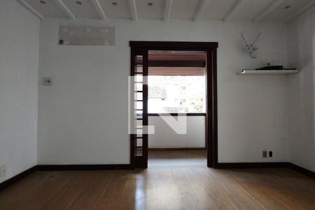Casa para alugar com 1100m², 4 quartos e 6 vagas Casa para alugar com 1100m², 4 quartos e 6 vagasQuarto 3 - Suíte
