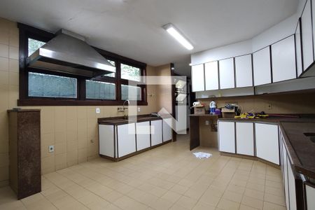 Casa para alugar com 1100m², 4 quartos e 6 vagas Casa para alugar com 1100m², 4 quartos e 6 vagasCozinha - Armários