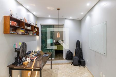 Casa à venda com 120m², 2 quartos e 2 vagasSala intima