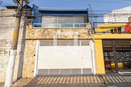 Casa à venda com 120m², 2 quartos e 2 vagasFachada
