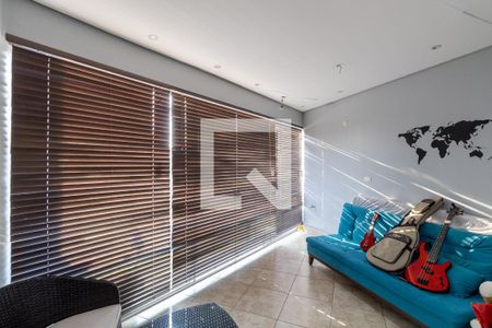 Casa à venda com 120m², 2 quartos e 2 vagasSala intima