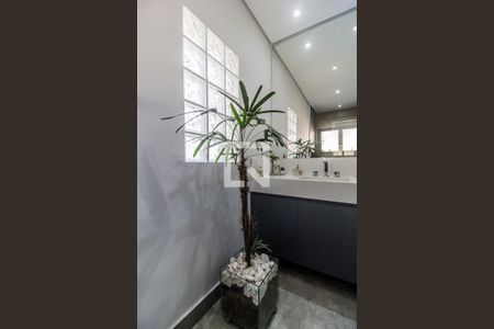 Casa de condomínio à venda com 400m², 3 quartos e 4 vagasBanheiro da Suíte 2