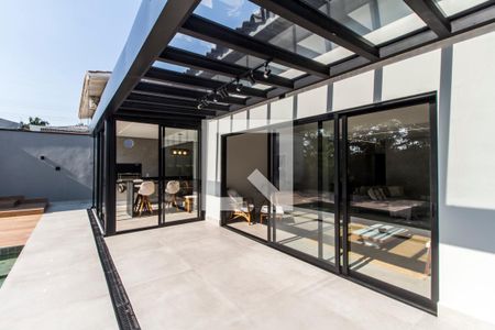 Casa de condomínio à venda com 400m², 3 quartos e 4 vagasVaranda