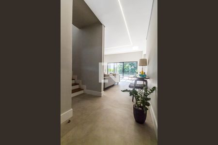 Hall de entrada de casa de condomínio à venda com 3 quartos, 400m² em Alphaville, Santana de Parnaíba